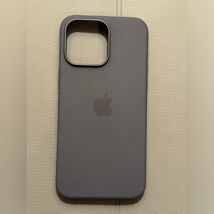 iPhone 15 Pro Max Silicone Case with MagSafe - Black